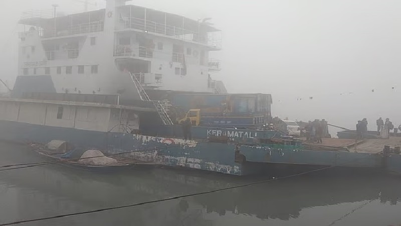 দৌলতদিয়া-পাটুরিয়ায় ফেরি চলাচল স্বাভাবিক