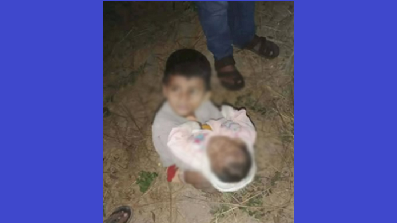 রাস্তায় ফেলে গেল পাষণ্ড মা-বাবা, ছোট ভাইকে আগলে রাখলো  ৪ বছরের বোন