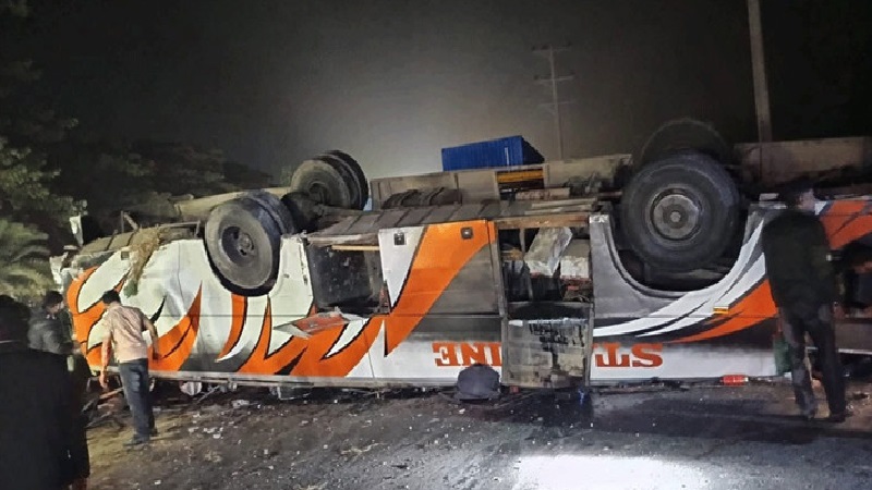 কুমিল্লায় যাত্রীবাহী বাস-মাইক্রোবাসের সংঘর্ষ, নিহত ২