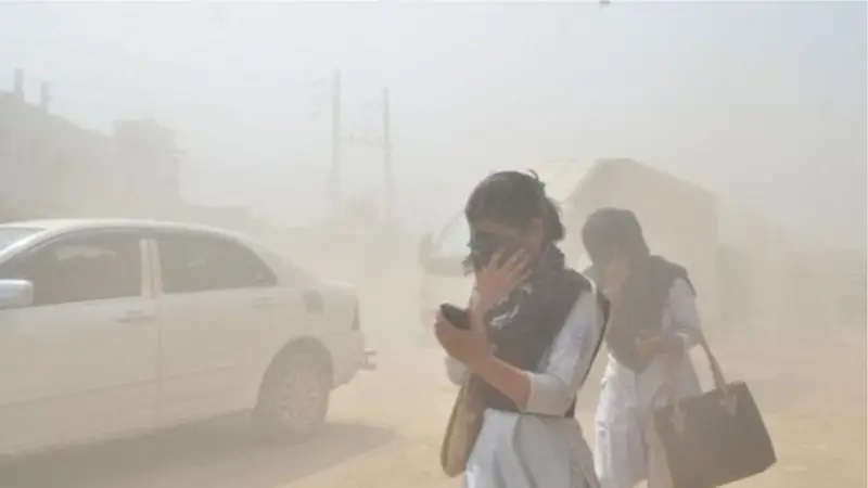 আজ বায়ুদূষণের শীর্ষে ঢাকা